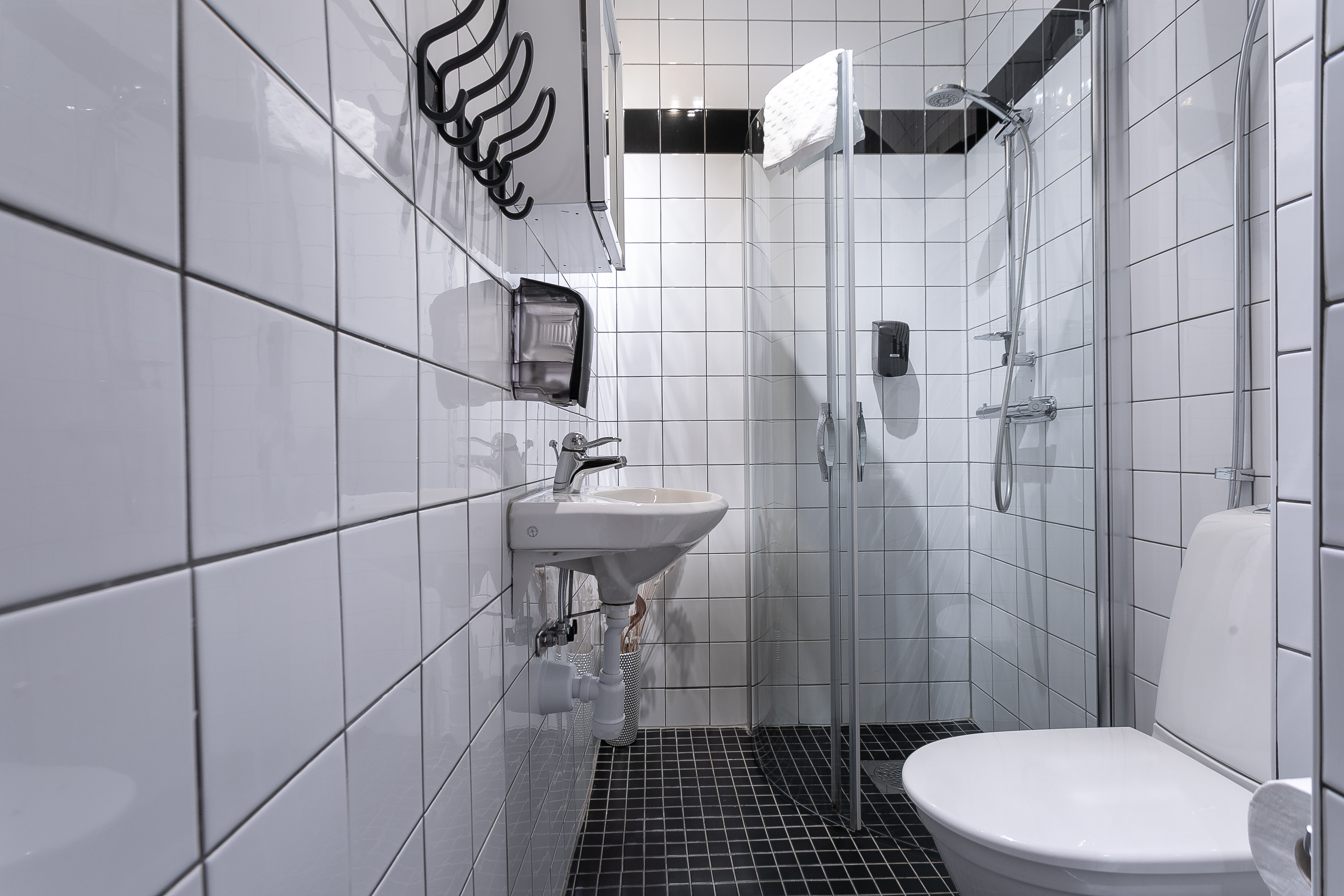 bathroom apartdirect gamla stan.jpg