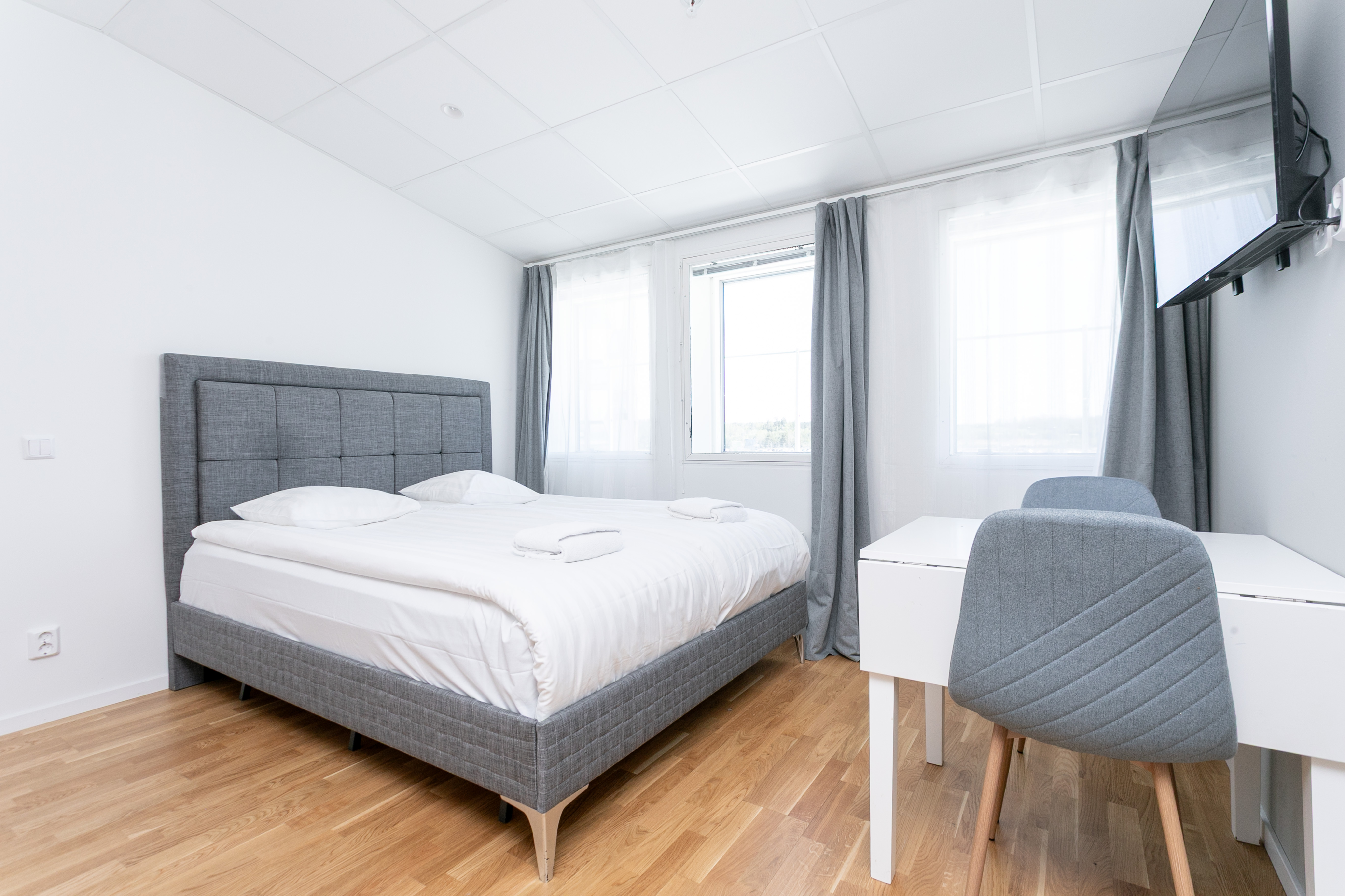 delux queen studio bed apartdirect arlandastad.jpg