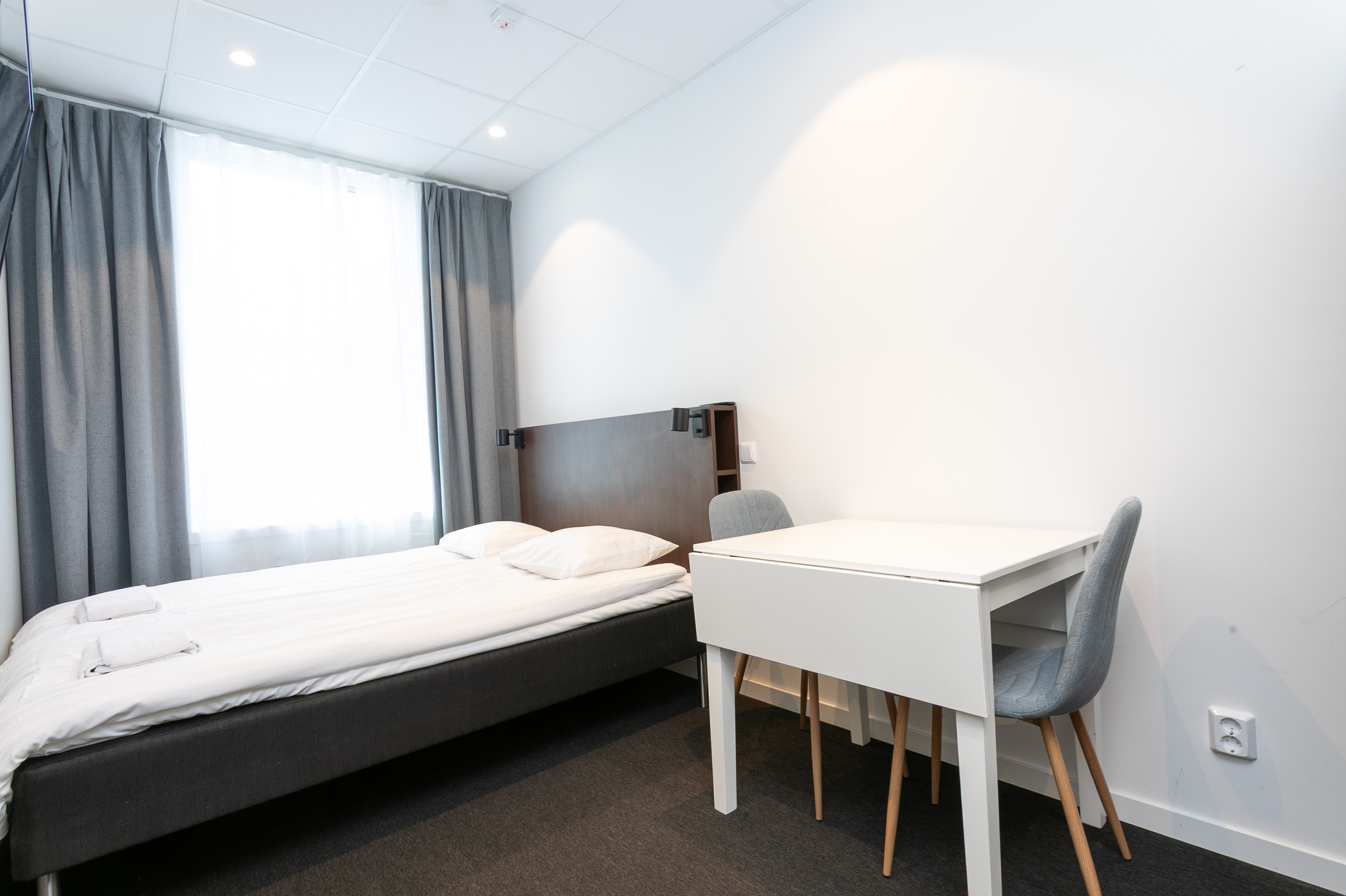 Bed Queen Studio ApartDirect Arlandastad.jpg